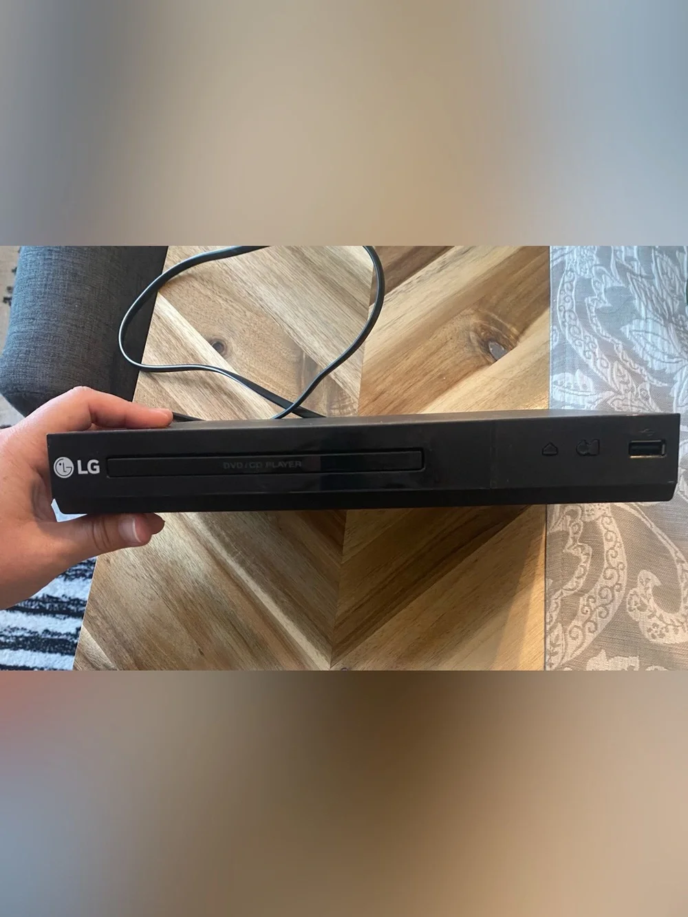 LG DVD Player 1080p HDMI USB Black Plays DVD, no remote, works